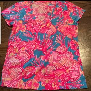 Lilly Putlzier NWOT tee